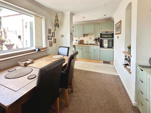 Pyfleet Close - click for photo gallery